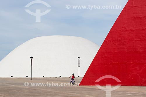  Assunto: Palácio da Música Belkiss Spenzièri e o Monumento aos Direitos Humanos (2006) - partes do Centro Cultural Oscar Niemeyer / Local: Goiânia - Goiás (GO) - Brasil / Data: 05/2014 