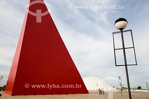  Assunto: Monumento aos Direitos Humanos e o Palácio da Música Belkiss Spenzièri (2006) - partes do Centro Cultural Oscar Niemeyer / Local: Goiânia - Goiás (GO) - Brasil / Data: 05/2014 