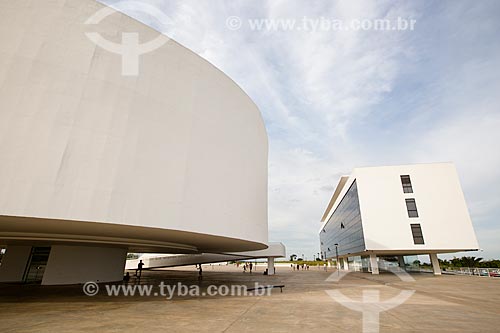  Assunto: Museu de Arte Contemporânea e a Biblioteca do Centro Cultural Oscar Niemeyer (2006) - partes do Centro Cultural Oscar Niemeyer / Local: Goiânia - Goiás (GO) - Brasil / Data: 05/2014 