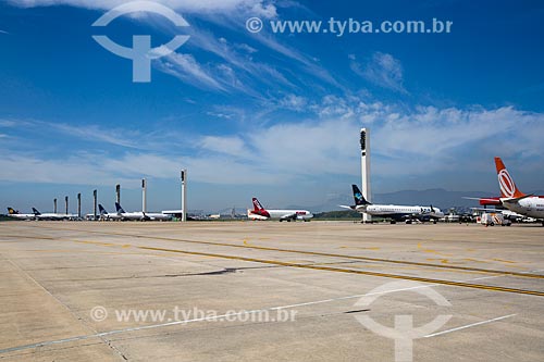  Assunto: Aviões na área de desembarque do Aeroporto Internacional Antônio Carlos Jobim / Local: Ilha do Governador - Rio de Janeiro (RJ) - Brasil / Data: 05/2014 