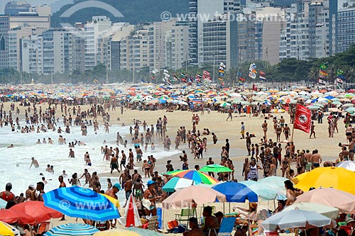  Assunto: Praia de Copacabana lotada de banhistas / Local: Copacabana - Rio de Janeiro (RJ) - Brasil / Data: 01/2014 