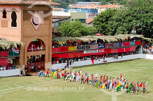  Assunto: Desfile de abertura da Cavalhada com apresentação de grupos folclóricos da Festa do Divino Espiríto Santo / Local: Pirenópolis - Goiás (GO) - Brasil / Data: 05/2012 