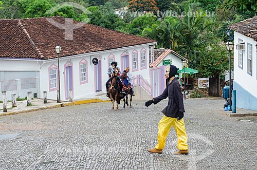  Assunto: Cavaleiros mascarados desfilando na rua / Local: Pirenópolis - Goiás (GO) - Brasil / Data: 05/2012 