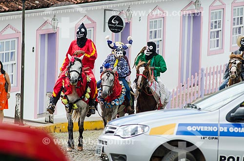  Assunto: Cavaleiros mascarados desfilando na rua / Local: Pirenópolis - Goiás (GO) - Brasil / Data: 05/2012 