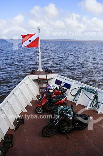  Assunto: Barco fazendo a travessia entre Belém (PA) e Manaus (AM) / Local: Breves - Pará (PA) - Brasil / Data: 03/2014 