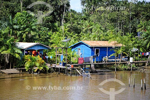  Assunto: Casas às margens do Rio Parauaú próximo a cidade de Breves / Local: Breves - Pará (PA) - Brasil / Data: 03/2014 