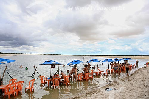  Assunto: Banhistas na praia da Vila de Jericoacoara / Local: Jijoca de Jericoacoara - Ceará (CE) - Brasil / Data: 03/2014 