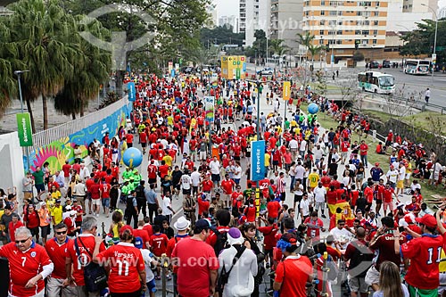  Assunto: Torcedores do Chile próximo ao Estádio Jornalista Mário Filho - também conhecido como Maracanã - chegando ao jogo entre Espanha x Chile / Local: Maracanã - Rio de Janeiro (RJ) - Brasil / Data: 06/2014 