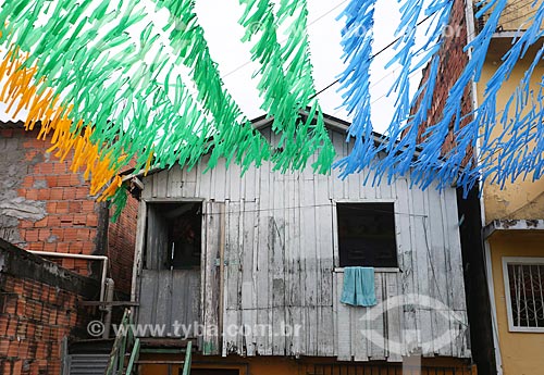  Assunto: Casas enfeitadas com as cores do Brasil para a Copa do Mundo / Local: Compensa - Manaus - Amazonas (AM) - Brasil / Data: 06/2014 