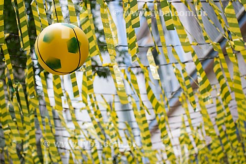  Assunto: Rua Silveira Martins enfeitada com as cores do Brasil para a Copa do Mundo / Local: Catete - Rio de Janeiro (RJ) - Brasil / Data: 06/2014 