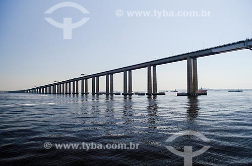  Assunto: Vista da Ponte Rio-Niterói (1974) durante a travessia entre Rio de Janeiro e Paquetá / Local: Rio de Janeiro (RJ) - Brasil / Data: 05/2014 