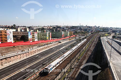  Assunto: Metrô próximo à Arena Corinthians com prédios decorados ao fundo / Local: Itaquera - São Paulo (SP) - Brasil / Data: 06/2014 