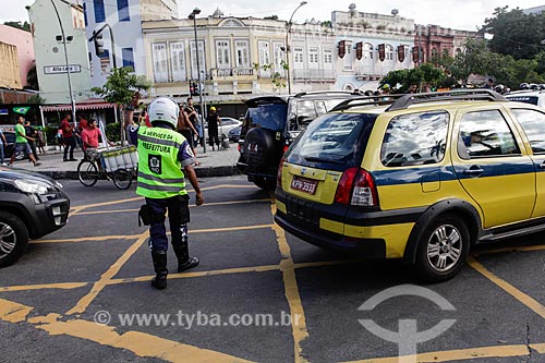  Assunto: Funcionário da Prefeitura organizando trânsito na Lapa / Local: Lapa - Rio de Janeiro (RJ) - Brasil / Data: 06/2014 