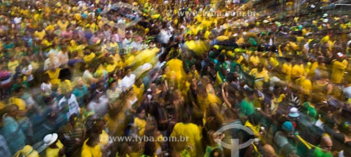  Assunto: Pessoas no Alzirão (Rua Alzira Brandão) durante o jogo entre Camarões x Brasil pela Copa do Mundo no Brasil / Local: Tijuca - Rio de Janeiro (RJ) - Brasil / Data: 06/2014 
