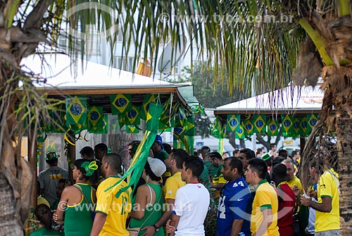  Assunto: Pessoas assistindo ao jogo entre Brasil x México pela Copa do Mundo no Brasil / Local: Copacabana - Rio de Janeiro (RJ) - Brasil / Data: 06/2014 