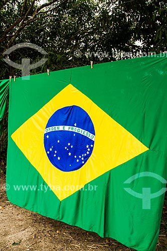  Assunto: Bandeira do Brasil à venda na rodovia SC-402 / Local: Florianópolis - Santa Catarina (SC) - Brasil / Data: 06/2014 