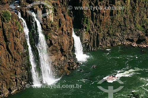  Assunto: Quedas dágua nas Cataratas do Iguaçu / Local: Foz do Iguaçu - Paraná (PR) - Brasil / Data: 05/2008 