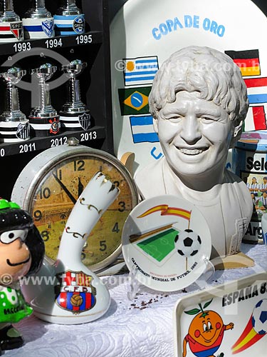  Assunto: Antiguidades de futebol à venda no Brique da Redenção / Local: Porto Alegre - Rio Grande do Sul (RS) - Brasil / Data: 04/2014 