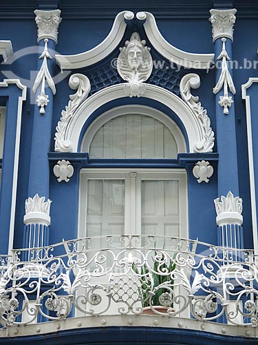  Assunto: Detalhe da fachada de prédio no centro histórico de Porto Alegre / Local: Porto Alegre - Rio Grande do Sul (RS) - Brasil / Data: 05/2014 