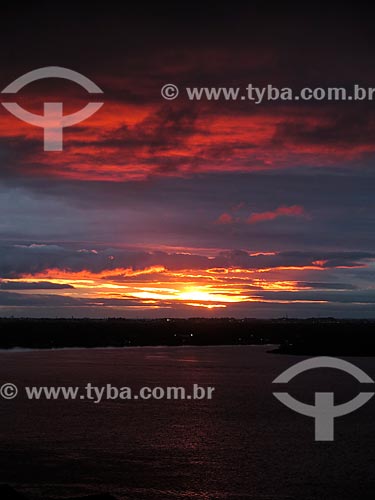  Assunto: Pôr do sol no Lago Guaíba / Local: Porto Alegre - Rio Grande do Sul (RS) - Brasil / Data: 05/2014 