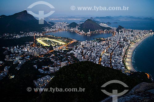  Assunto: Vista da Lagoa - à esquerda - e de Leblon e Ipanema - à direita - a partir do Morro Dois Irmãos / Local: Rio de Janeiro (RJ) - Brasil / Data: 02/2014 