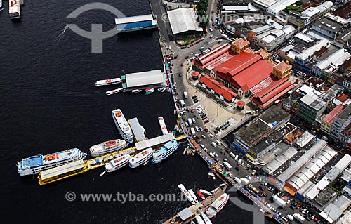  Assunto: Foto aérea do Porto da Manaus Moderna e Mercado Municipal Adolpho Lisboa (1883) durante a cheia do Rio Negro / Local: Manaus - Amazonas (AM) - Brasil / Data: 06/2014 