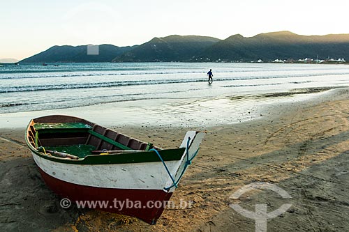  Assunto: Barco na Praia do Pântano do Sul / Local: Pântano do Sul - Florianópolis - Santa Catarina (SC) - Brasil / Data: 06/2014 
