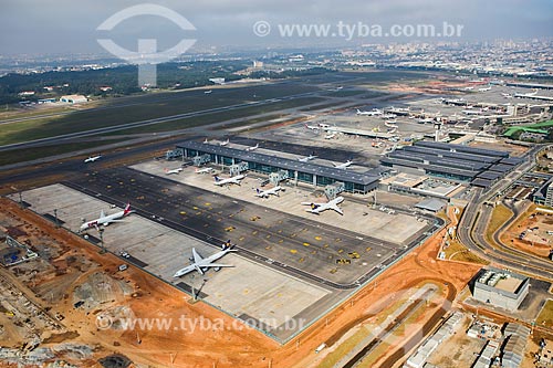  Assunto: Foto aérea do Aeroporto Internacional de São Paulo-Guarulhos Governador André Franco Montoro (1985) / Local: Guarulhos - São Paulo (SP) - Brasil / Data: 06/2014 