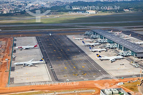  Assunto: Foto aérea do terminal 3 do Aeroporto Internacional de São Paulo-Guarulhos Governador André Franco Montoro (1985) / Local: Guarulhos - São Paulo (SP) - Brasil / Data: 06/2014 