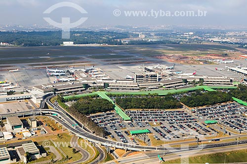  Assunto: Foto aérea do Aeroporto Internacional de São Paulo-Guarulhos Governador André Franco Montoro (1985) / Local: Guarulhos - São Paulo (SP) - Brasil / Data: 06/2014 