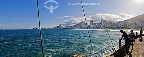  Assunto: Pescadores no Mirante do Leme - também conhecido como Caminho dos Pescadores / Local: Leme - Rio de Janeiro (RJ) - Brasil / Data: 07/2014 