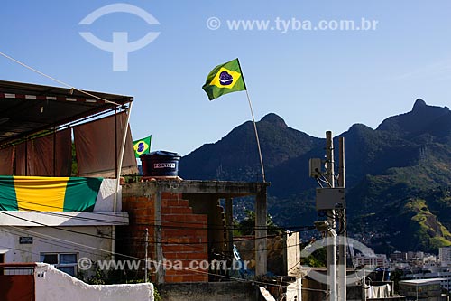  Assunto: Bandeira do Brasil em casa do Morro do Salgueiro / Local: Tijuca - Rio de Janeiro (RJ) - Brasil / Data: 07/2014 