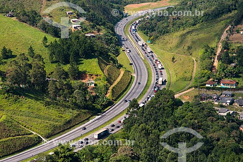  Congestionamento na Rodovia Régis Bittencourt (BR-116)  - Juquitiba - São Paulo (SP) - Brasil