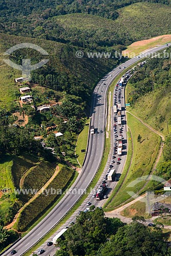  Congestionamento na Rodovia Régis Bittencourt (BR-116)  - Juquitiba - São Paulo (SP) - Brasil