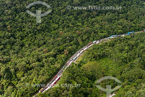 Congestionamento na Rodovia Régis Bittencourt (BR-116)  - Miracatu - São Paulo (SP) - Brasil