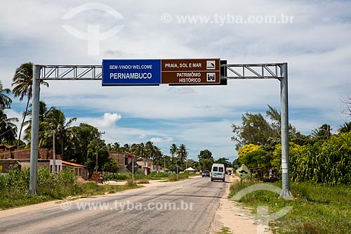  Rodovia BR-101 na divisa dos estados de Pernambuco e Alagoas  - São José da Coroa Grande - Pernambuco (PE) - Brasil