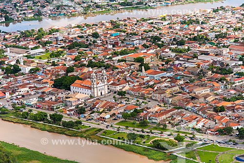  Vista aérea do centro de Iguape com Basílica do Senhor Bom Jesus de Iguape em primeiro plano  - Iguape - São Paulo (SP) - Brasil