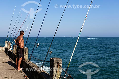  Pescador no Mirante do Leme - também conhecido como Caminho dos Pescadores  - Rio de Janeiro - Rio de Janeiro (RJ) - Brasil