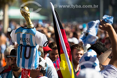  Torcedores Argentinos e Alemães próximo à Fifa Fan Fest antes do jogo entre Alemanha x Argentina pela final a Copa do Mundo no Brasil  - Rio de Janeiro - Rio de Janeiro (RJ) - Brasil