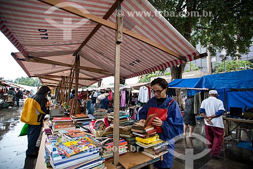  Barraca de livros na feira de antiguidades da Praça XV de Novembro  - Rio de Janeiro - Rio de Janeiro (RJ) - Brasil