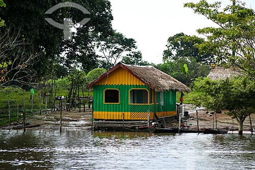  Casebre às margens do Rio Amazonas  - Parintins - Amazonas (AM) - Brasil