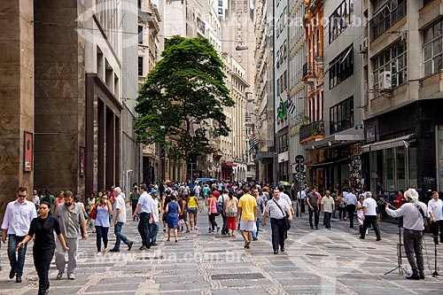  Pedestres no calçadão da Rua XV de Novembro  - São Paulo - São Paulo (SP) - Brasil