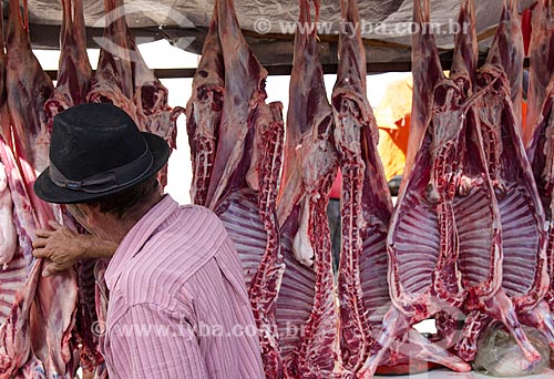  Carne de bode à venda em barraca na feira livre  - Belém de São Francisco - Pernambuco (PE) - Brasil