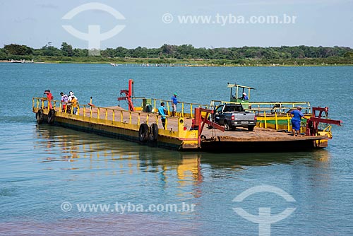  Balsa que faz a travessia entre Belém de São Francisco (PE) e Barra do Tarrachil - distrito de Chochorró (BA)  - Belém de São Francisco - Pernambuco (PE) - Brasil