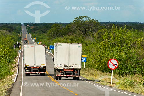  Ultrapassagem proibida na Rodovia PE-360  - Floresta - Pernambuco (PE) - Brasil