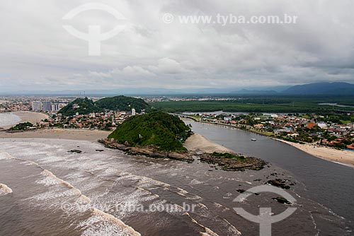  Foto aérea do Morro Sapucaitava com a foz do Rio Itanhaém com a Praia dos Pescadores e a Praia do Sonho ao fundo  - Itanhaém - São Paulo (SP) - Brasil