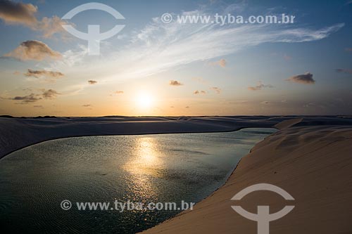  Pôr do sol na Lagoa da Preguiça no Parque Nacional dos Lençóis Maranhenses  - Barreirinhas - Maranhão (MA) - Brasil