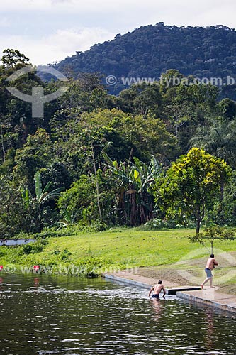  Homens saindo da Lagoa na Fazenda Tucano  - Nova Iguaçu - Rio de Janeiro (RJ) - Brasil