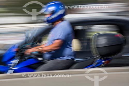  Motociclista no Viaduto da Posse   - Nova Iguaçu - Rio de Janeiro (RJ) - Brasil