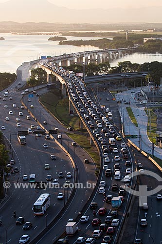  Vista da Linha Vermelha na altura da Ilha do Fundão  - Rio de Janeiro - Rio de Janeiro (RJ) - Brasil